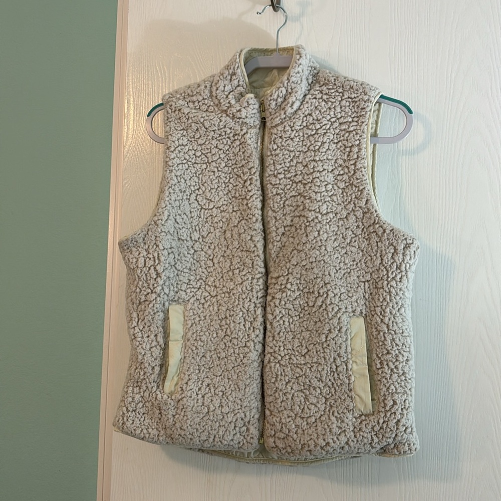 Vest - Picture 3 of 4